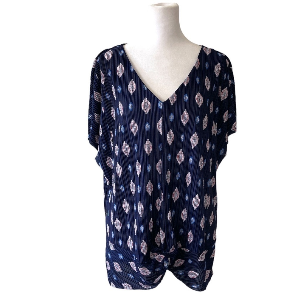 Dana Buchman XXL blouse v-neck blue geometric